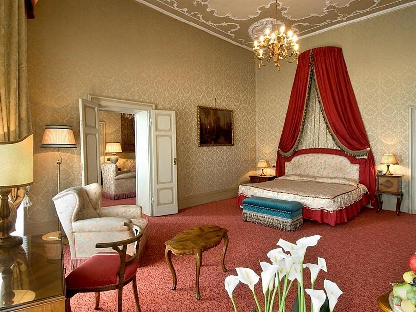 โรงแรมซินา บรูฟานี เปรูจา ภายนอก รูปภาพ A suite at the Hotel de Crillon