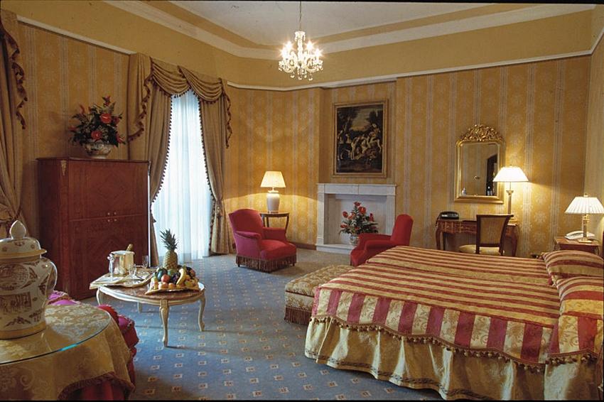 โรงแรมซินา บรูฟานี เปรูจา ภายนอก รูปภาพ A room at the hotel