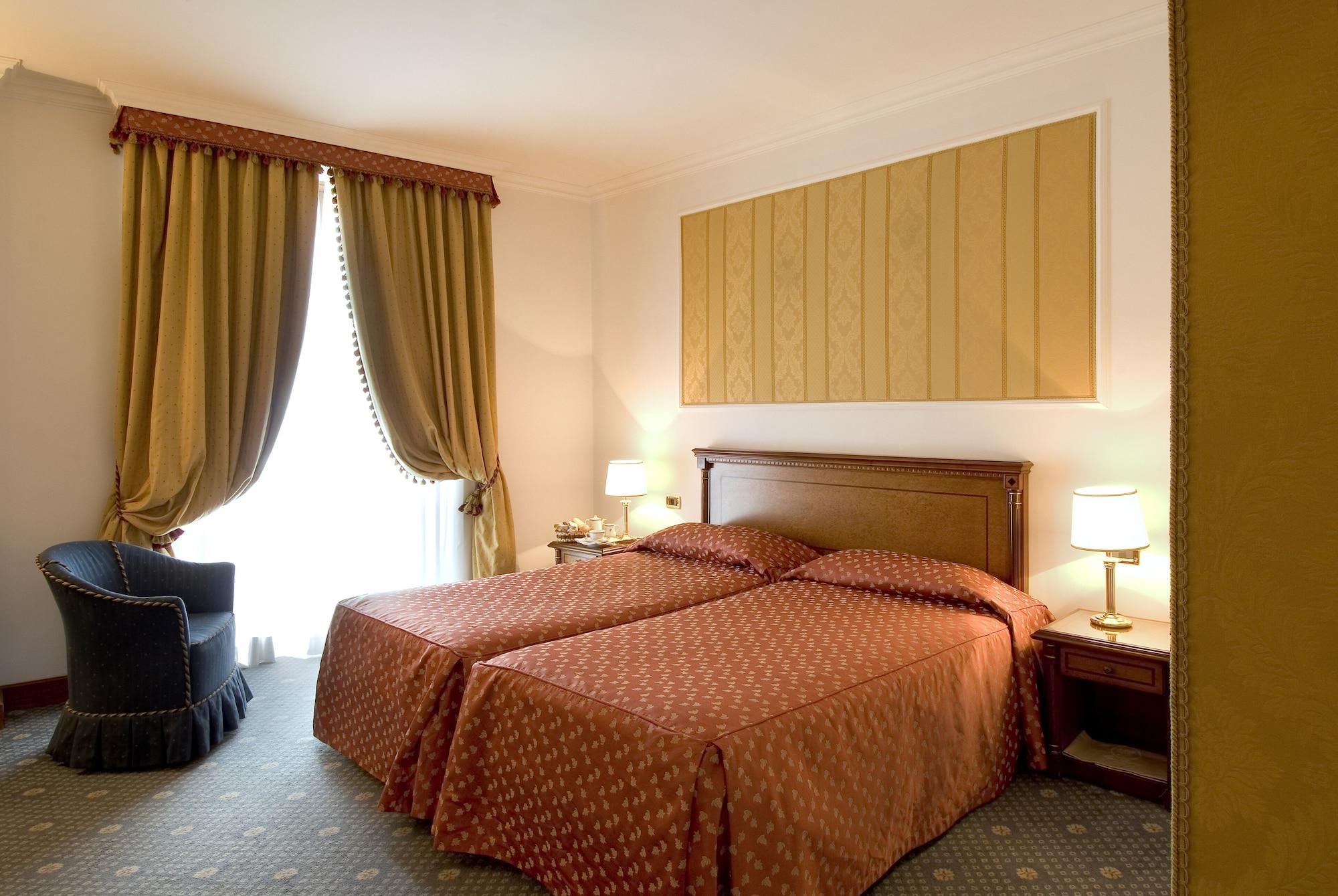 โรงแรมซินา บรูฟานี เปรูจา ภายนอก รูปภาพ A room at the hotel