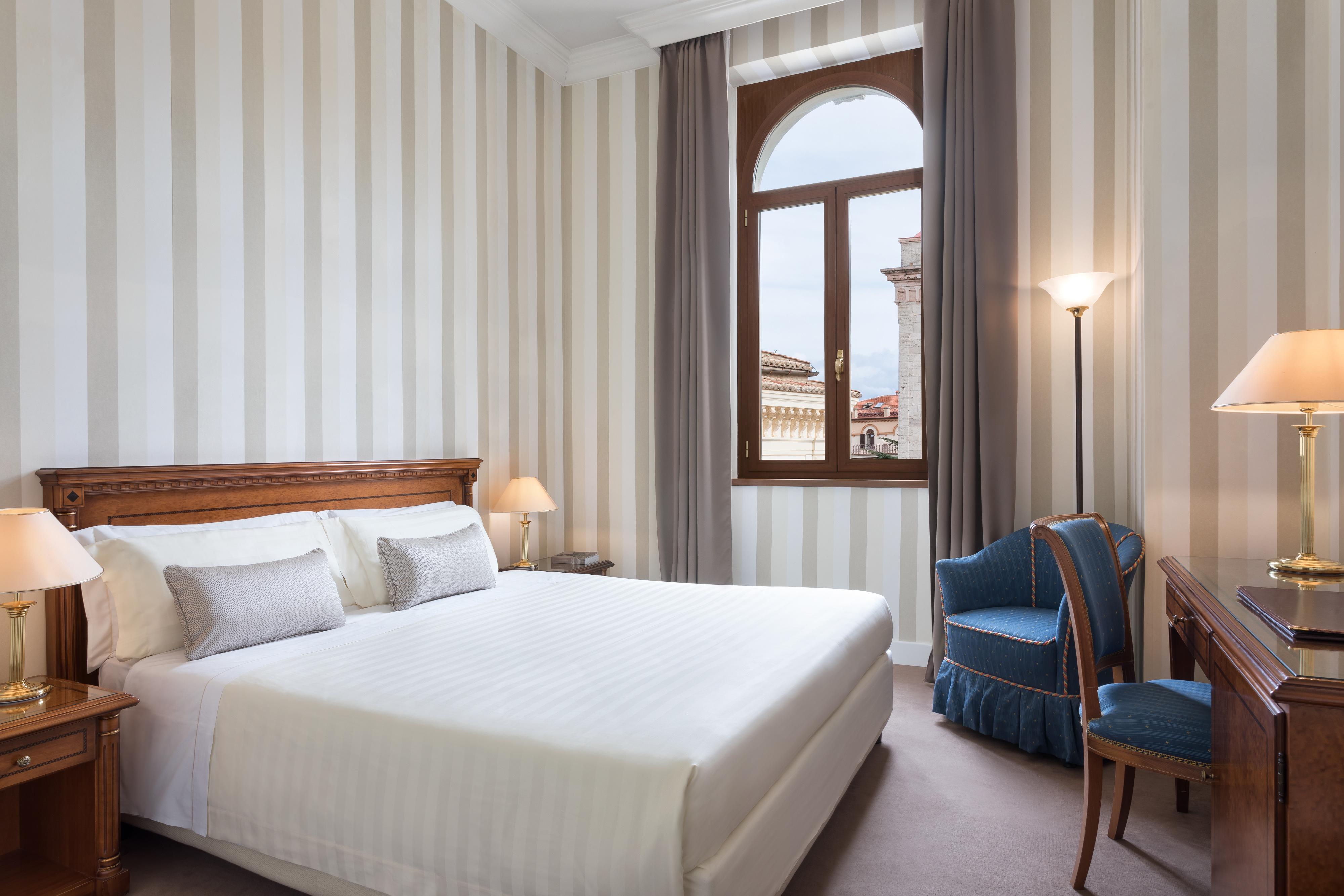 โรงแรมซินา บรูฟานี เปรูจา ภายนอก รูปภาพ A room at the hotel