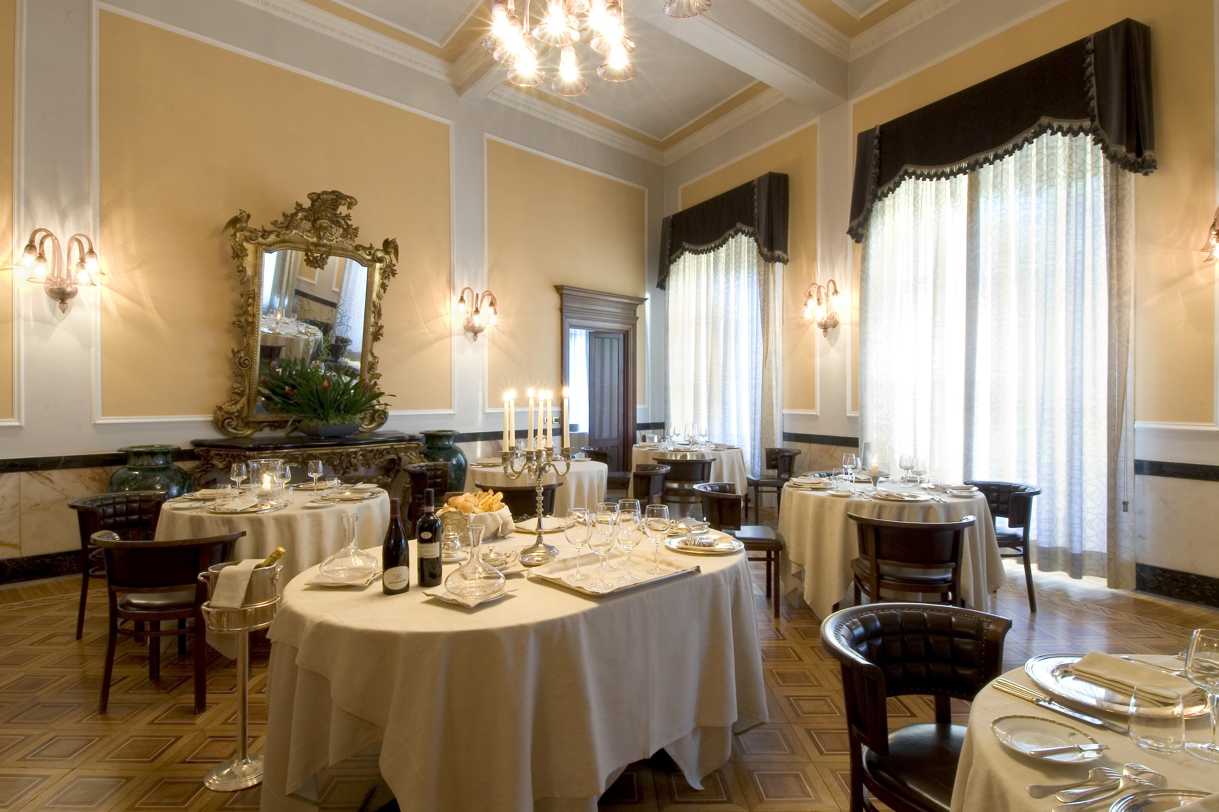 โรงแรมซินา บรูฟานี เปรูจา ภายนอก รูปภาพ The restaurant