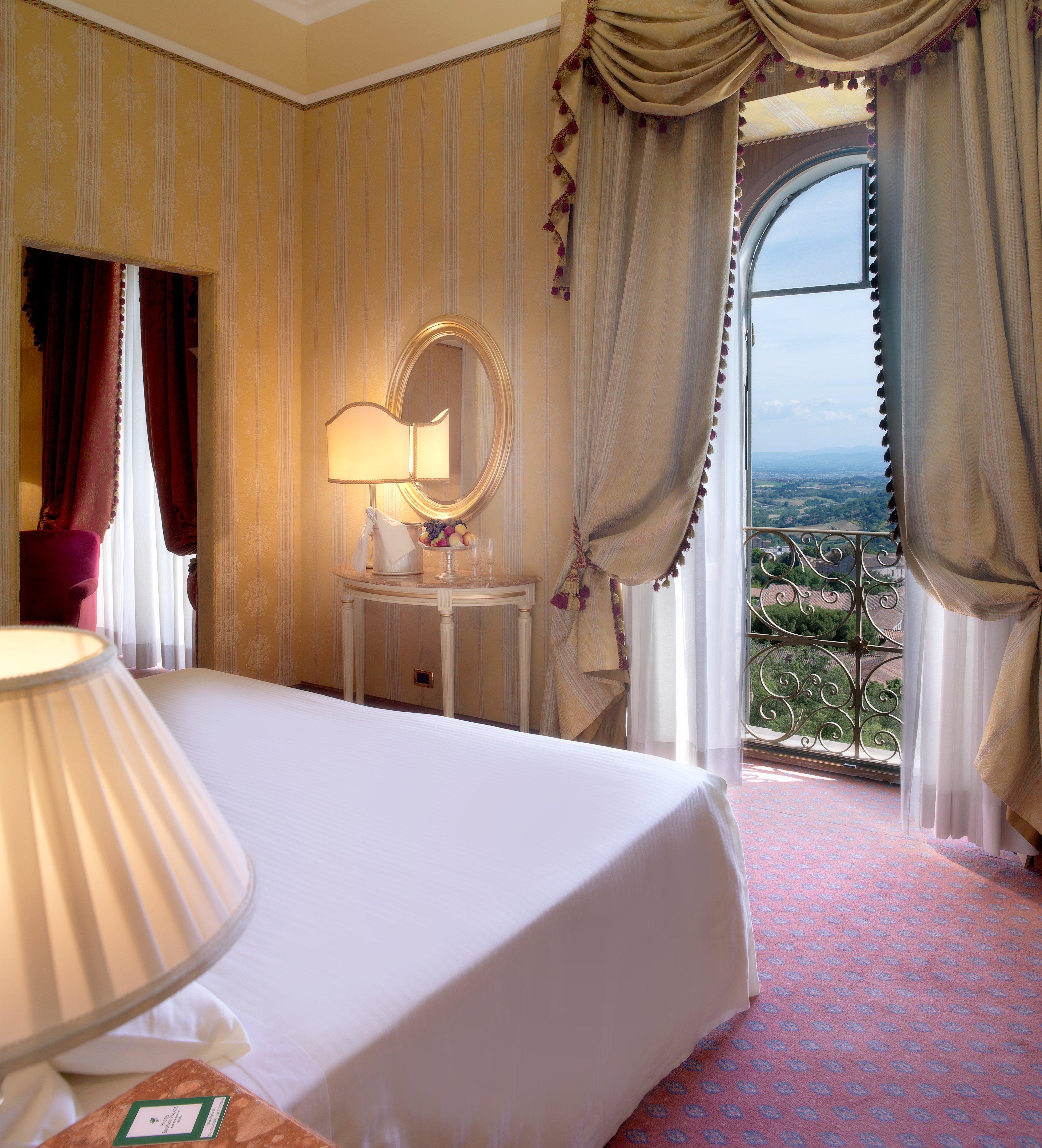 โรงแรมซินา บรูฟานี เปรูจา ภายนอก รูปภาพ A bedroom at the hotel