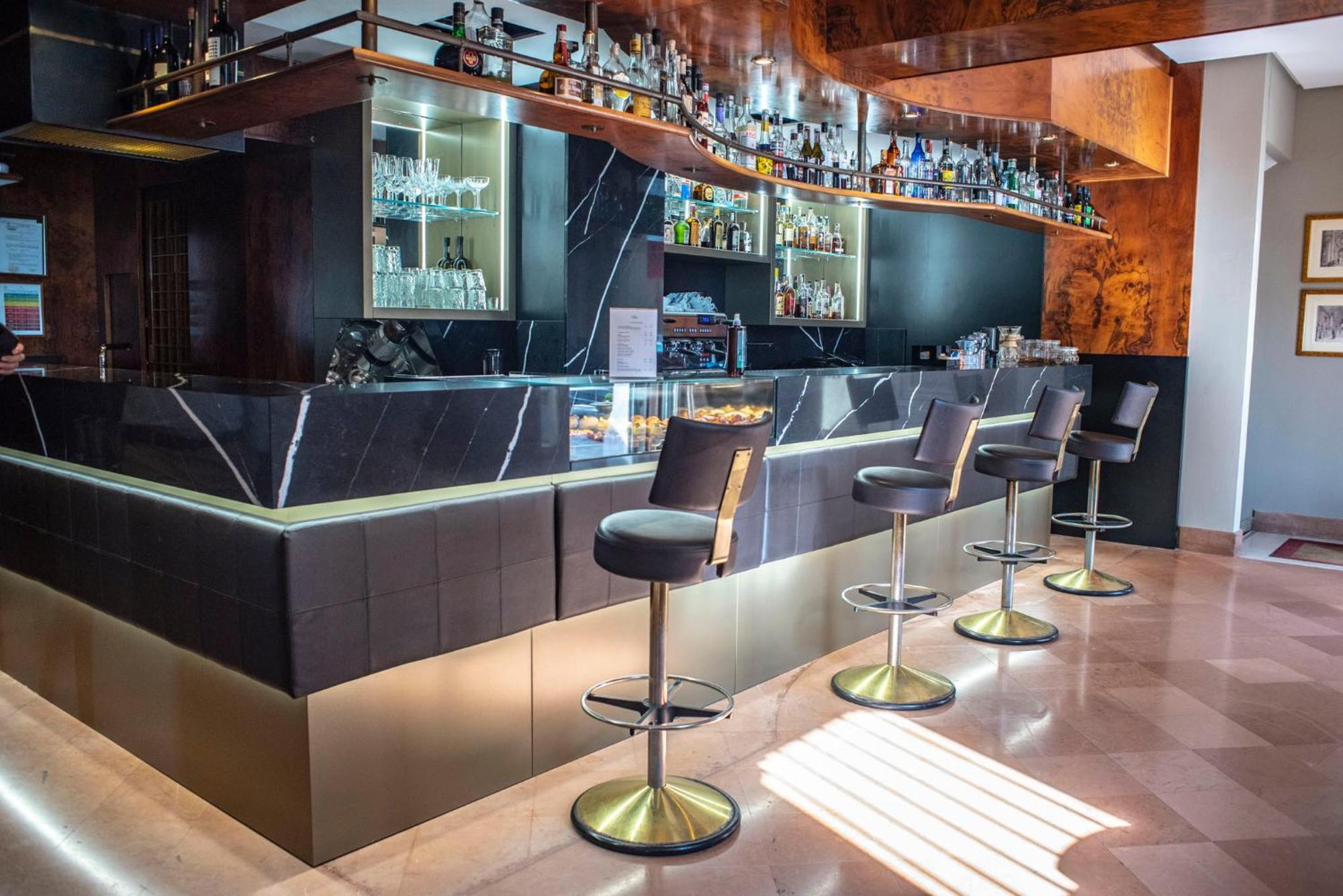 โรงแรมซินา บรูฟานี เปรูจา ภายนอก รูปภาพ The bar at the 2018 edition of the World Economic Forum