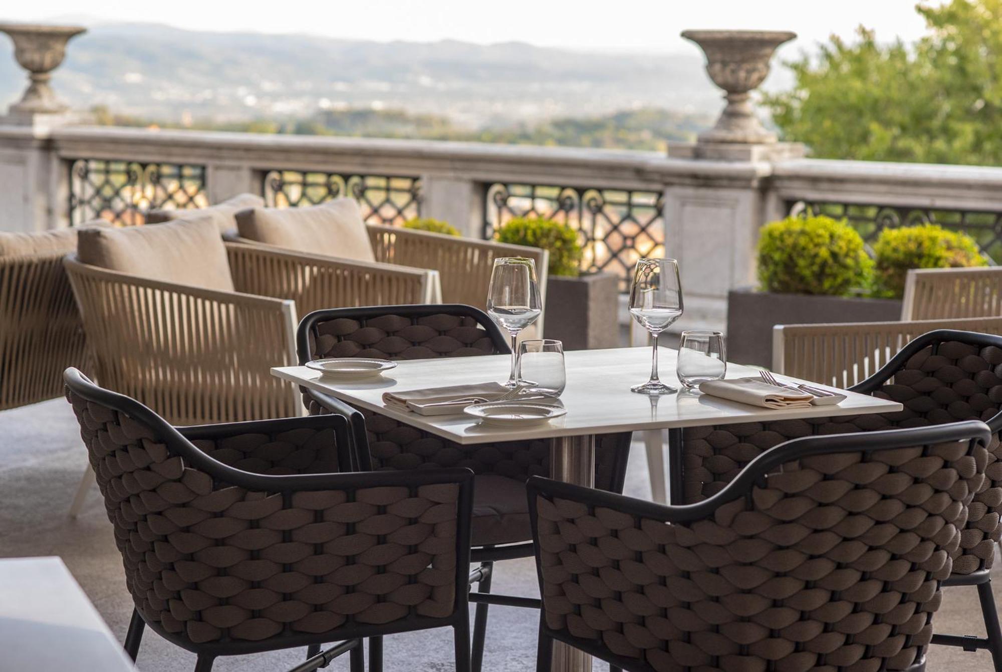 โรงแรมซินา บรูฟานี เปรูจา ภายนอก รูปภาพ The Terrace