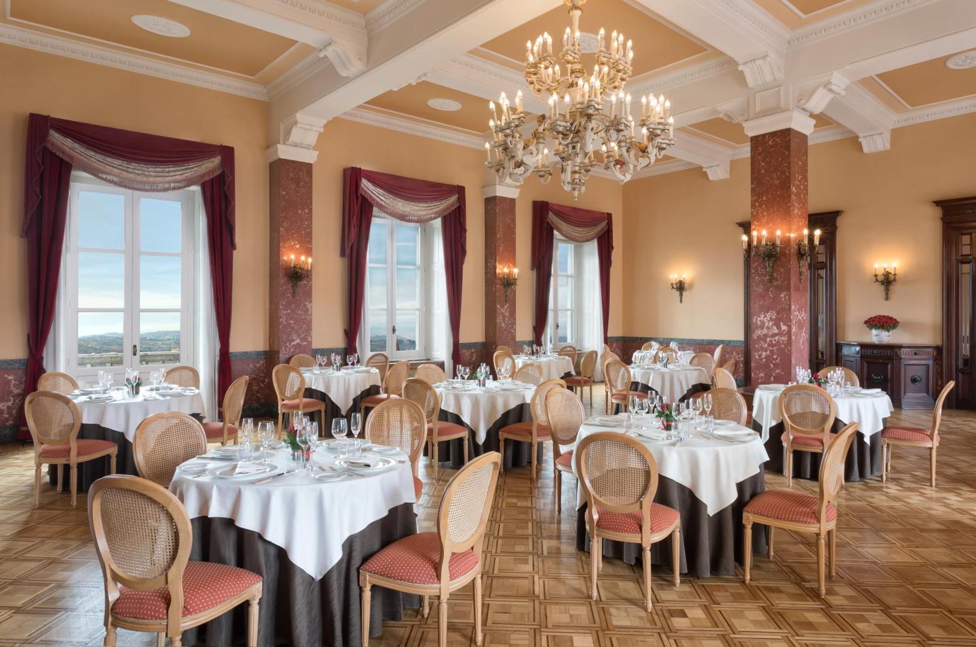 โรงแรมซินา บรูฟานี เปรูจา ภายนอก รูปภาพ Restaurant