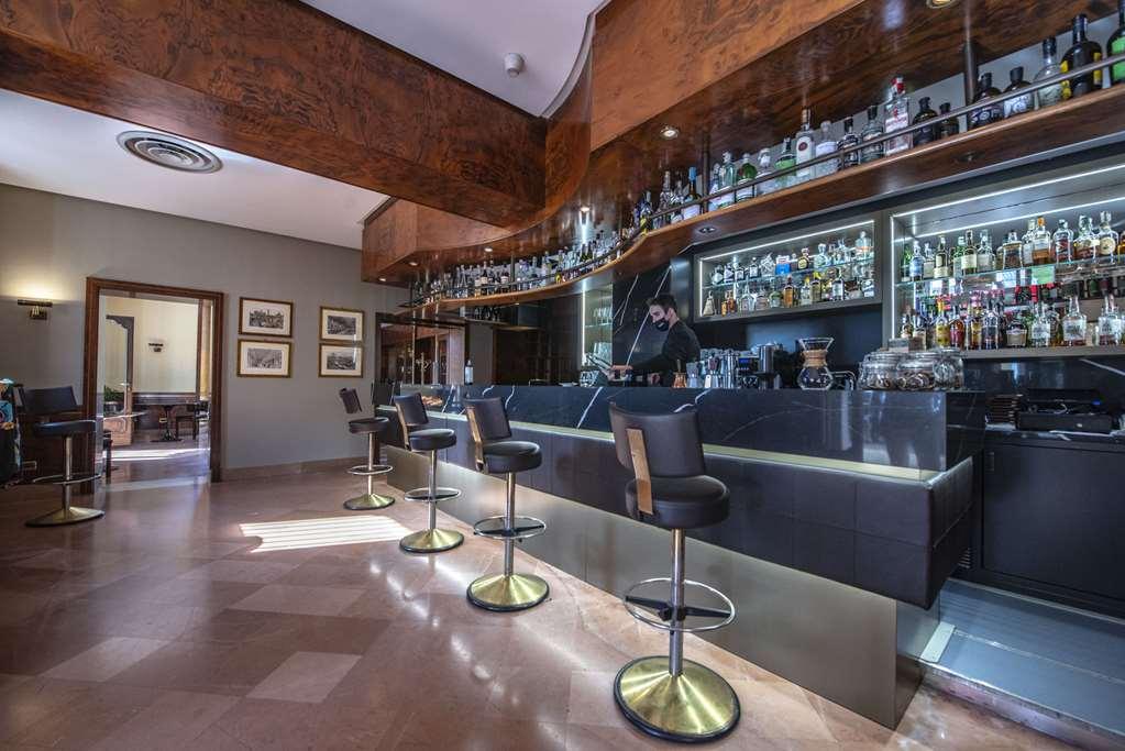 โรงแรมซินา บรูฟานี เปรูจา ร้านอาหาร รูปภาพ The bar at the hotel