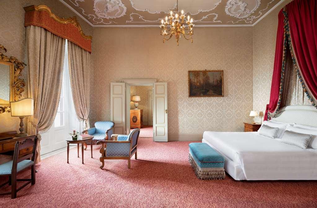 โรงแรมซินา บรูฟานี เปรูจา ห้อง รูปภาพ A suite at the hotel