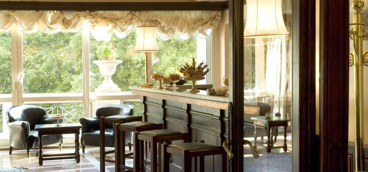 โรงแรมซินา บรูฟานี เปรูจา ภายนอก รูปภาพ The bar at the hotel